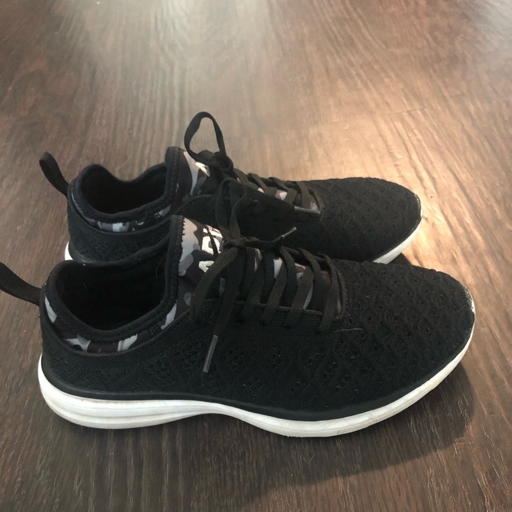 Women’s black APL Techloom 8.5